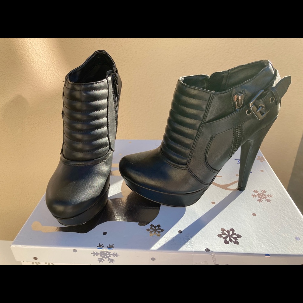 Guess women boots